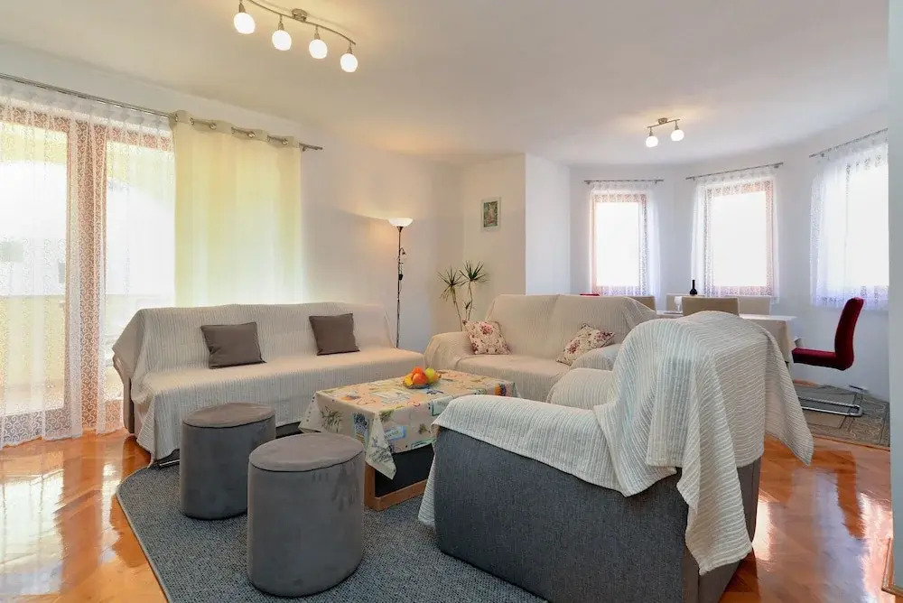 Apartment 1807