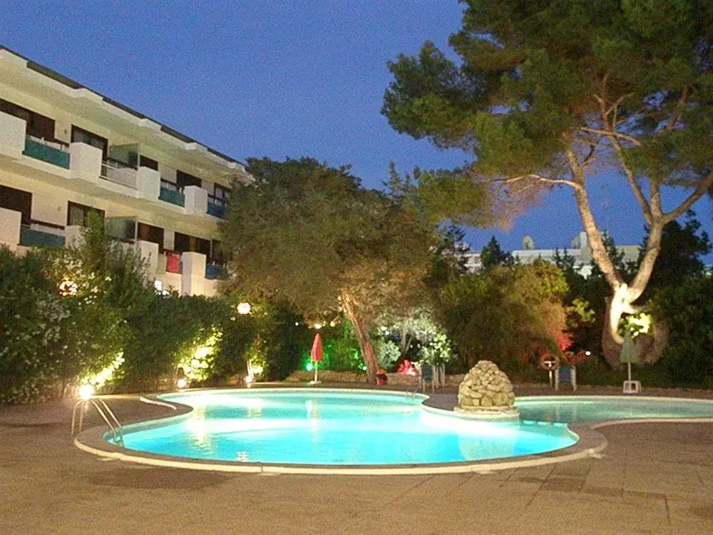 Apartamentos Cala LLonga Playa