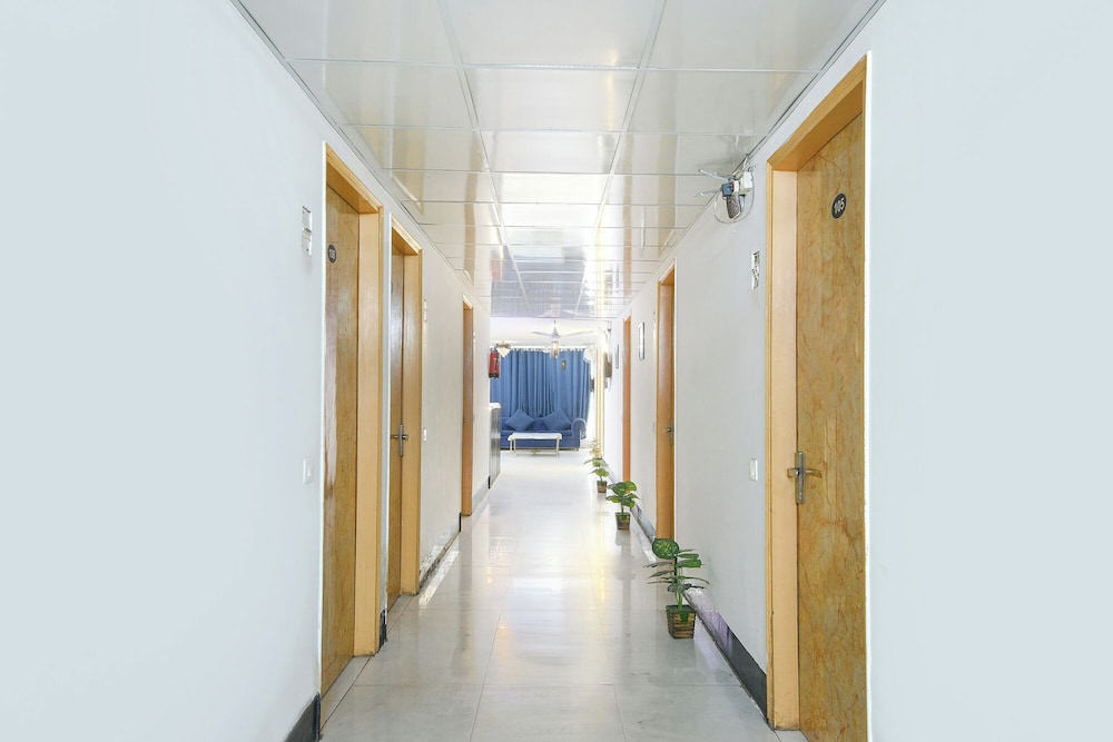 FabHotel Moody Inn Kalkaji