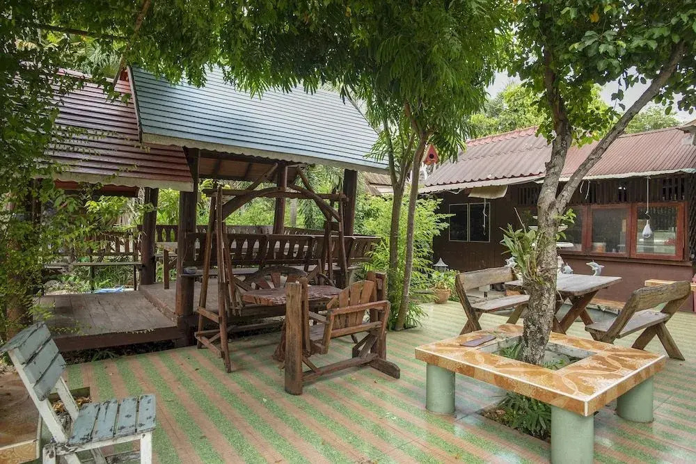 OYO 402 Raknatee Resort