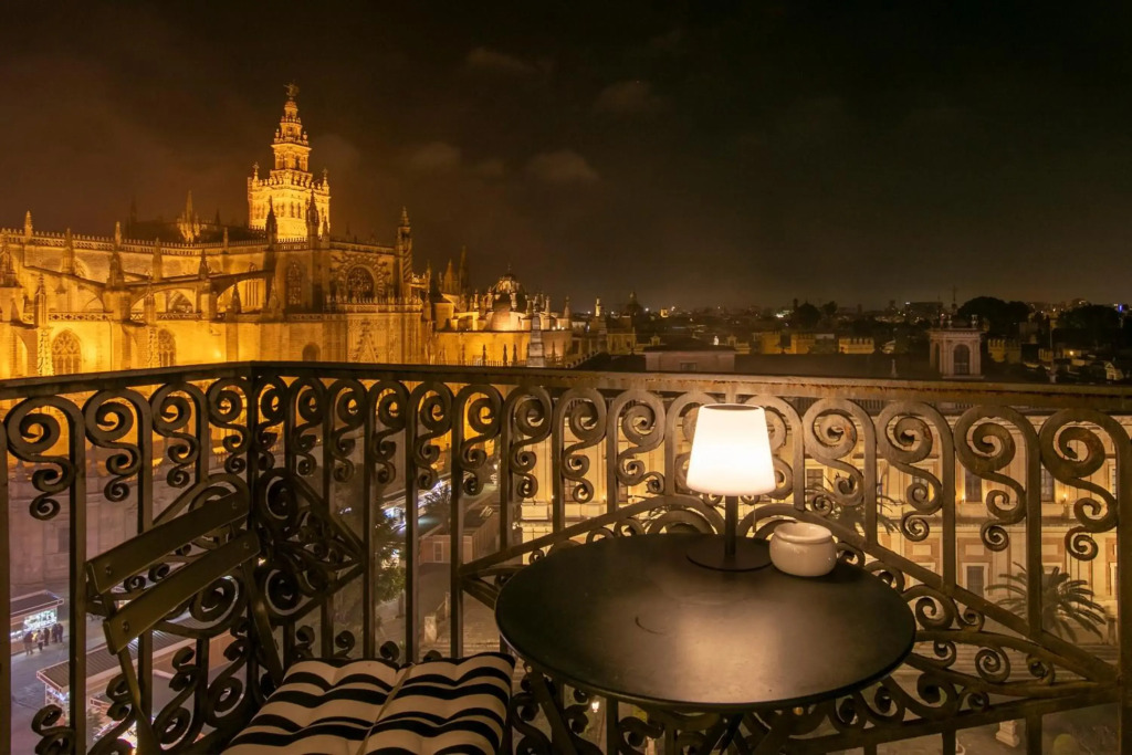 The most Exclusive apartment in Sevillaparking