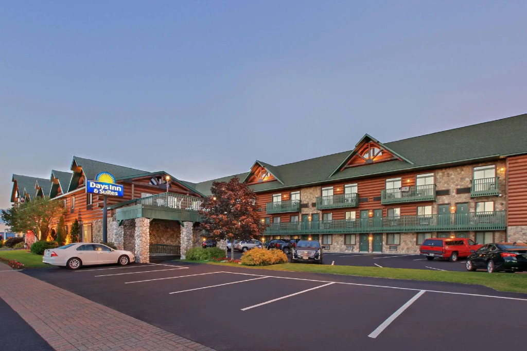 Days Inn by Wyndham Mackinaw City - Bridgeview Area