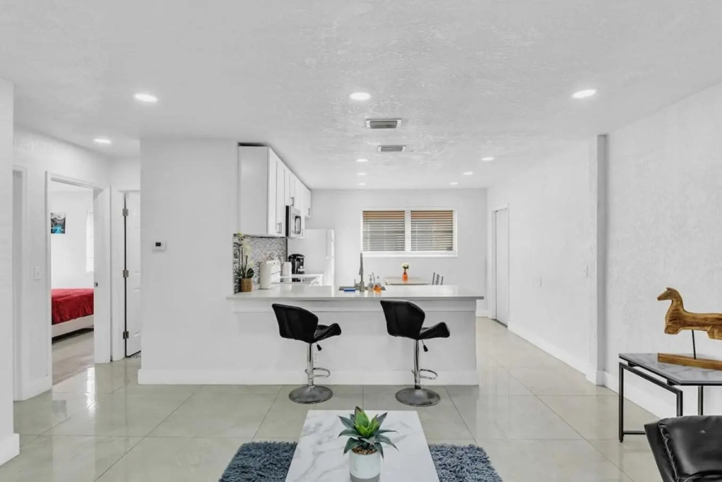 Two Bedroom Newly Renovated House Minutes From Beach and Casino