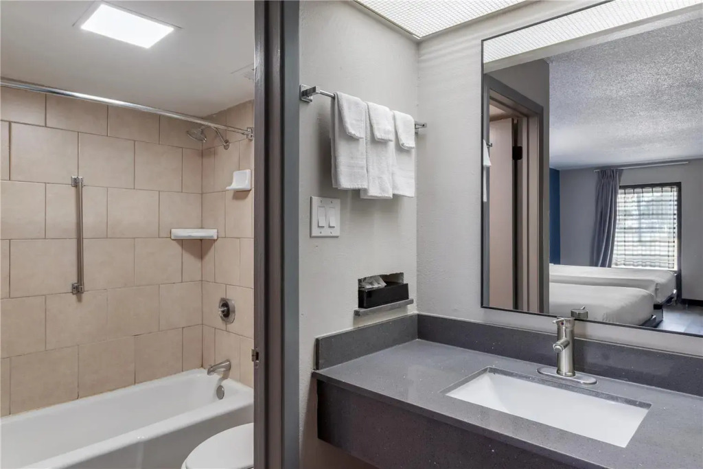 Days Inn by Wyndham Victoria TX East