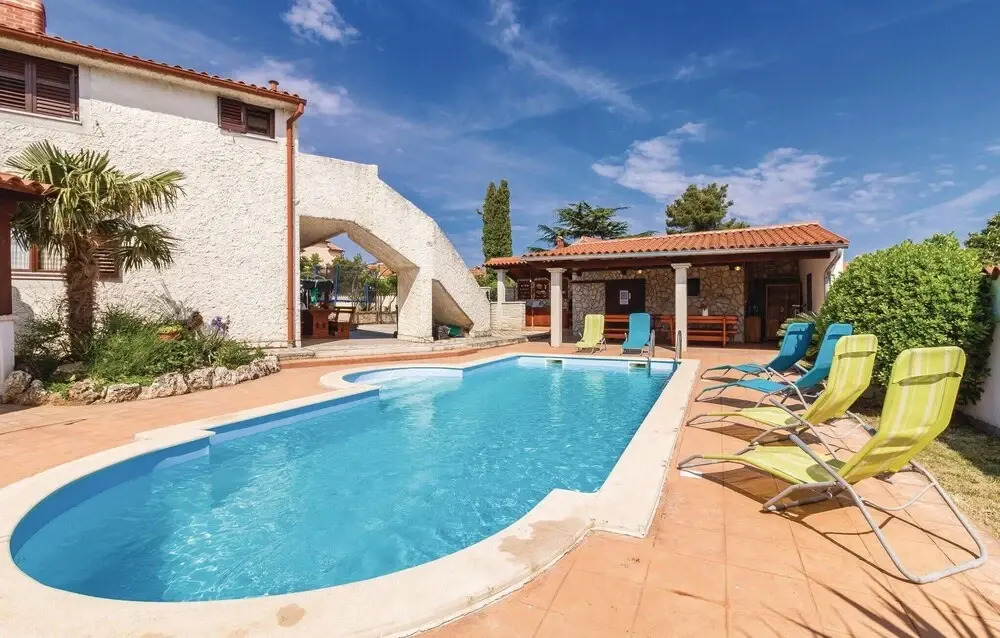 Amazing Apartment in Banjole With 1 Bedrooms, Wifi and Outdoor Swimming Pool