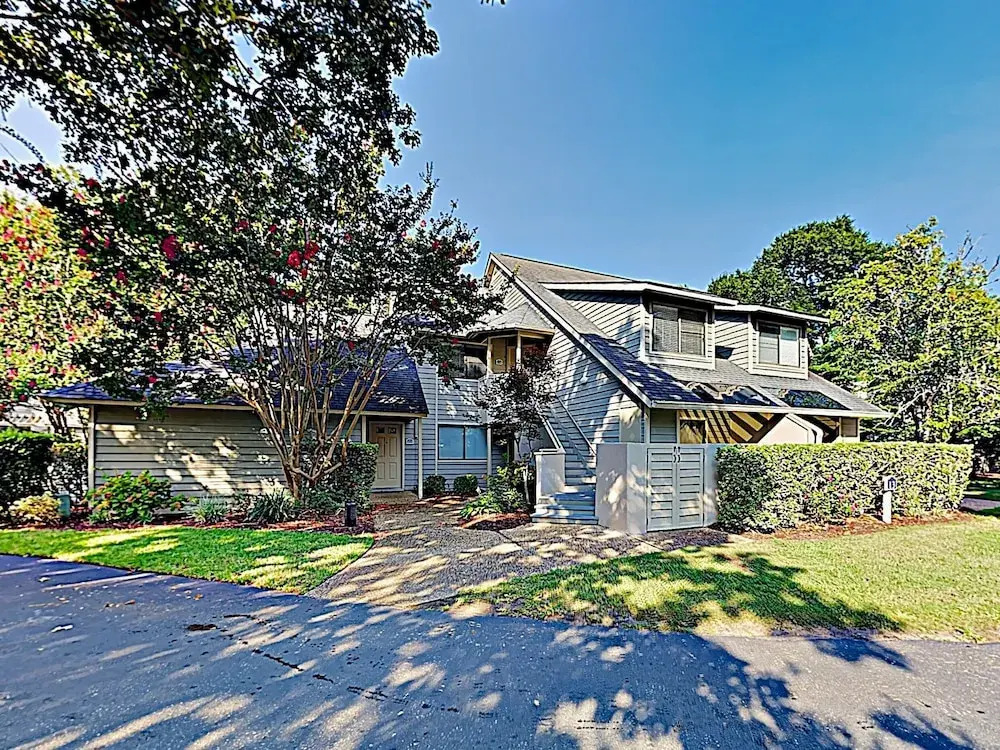 New Listing! Kingston Plantation W/ 5 Pools! 3 Bedroom Condo
