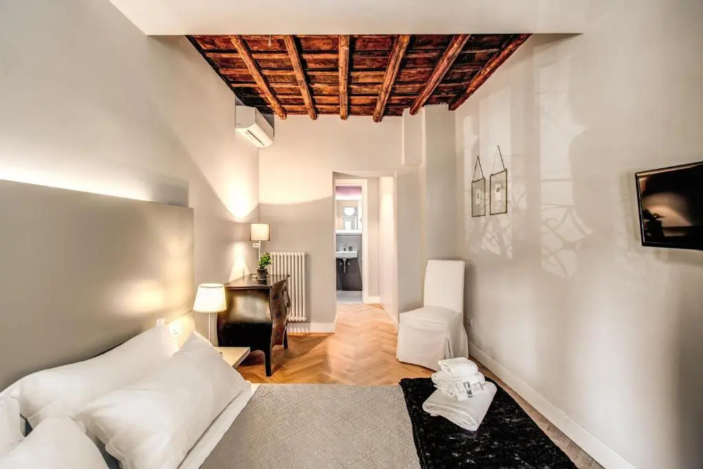 Trevi Fountain Superior 3 bdr apartment