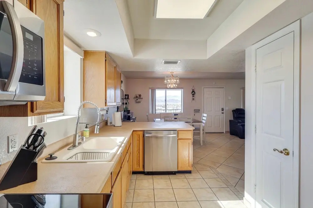 Pool Access & Mtn Views: Lake Havasu City Condo!