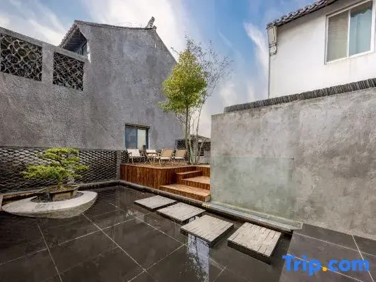 Yueyue Space Homestay (Zhouzhuang Ancient Town)