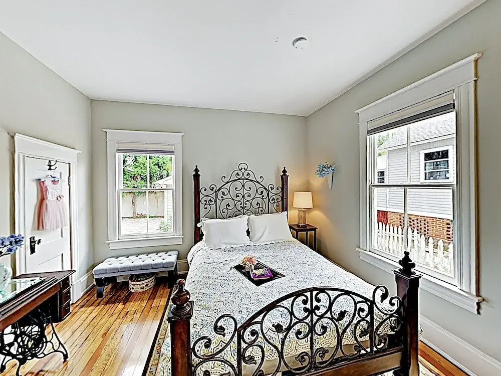 New Listing! Modern In Historic Downtown 2 Bedroom Duplex