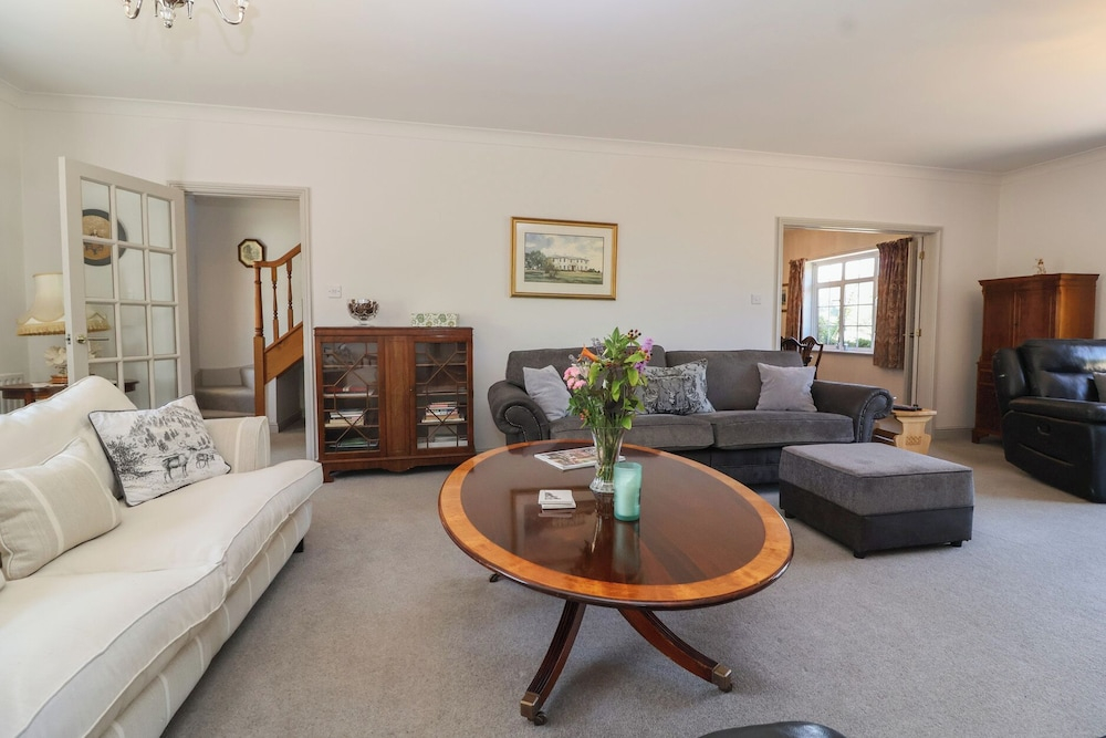 Leafield Cottage