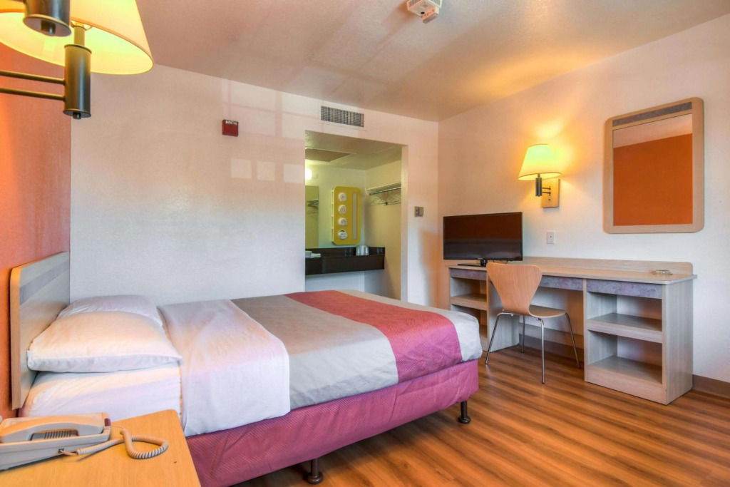 Motel 6-Pomona, CA - Los Angeles