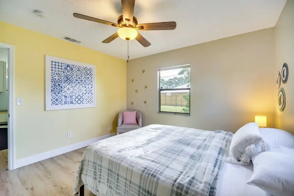 Sebastian Retreat w/ Screened Porch: 6 Mi to Beach