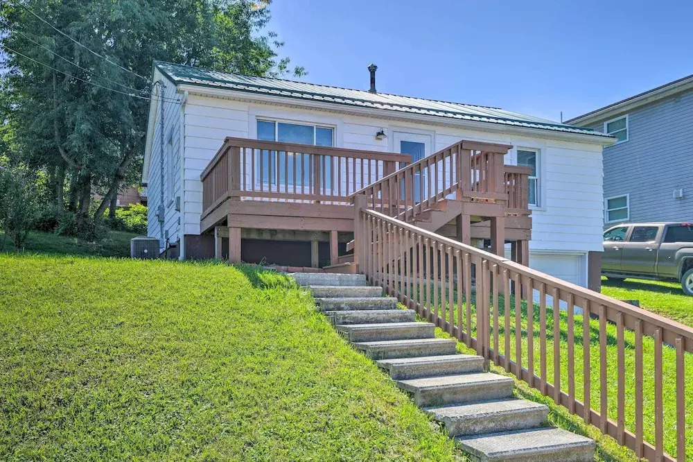 Morgantown Home w/ Patio: Near WVU Football!