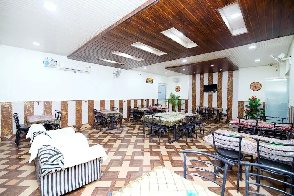 Mr Shawarma Family Restaurant & Hotel by OYO Rooms