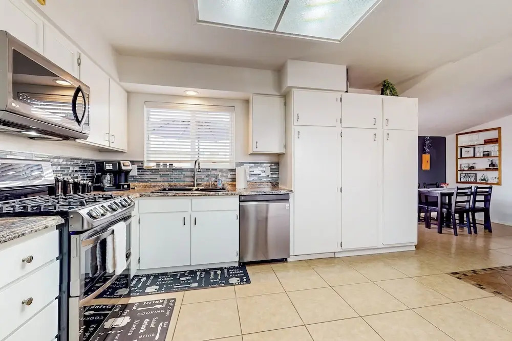 Great for Families! Lake Havasu City Haven w/ Yard