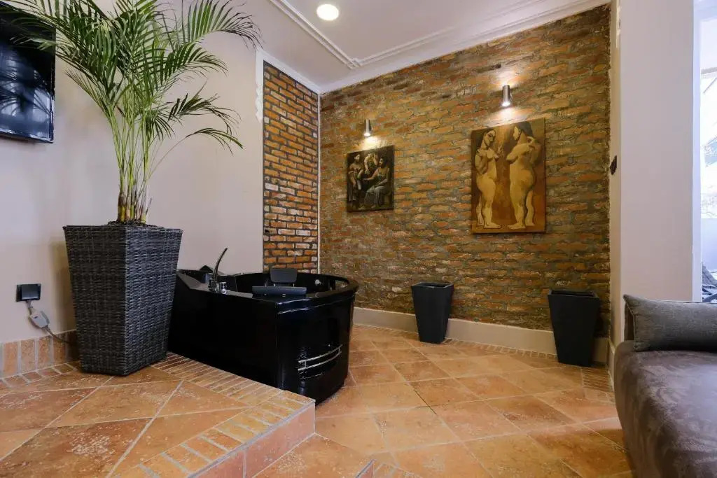 Ben Akiba Luxury Suites