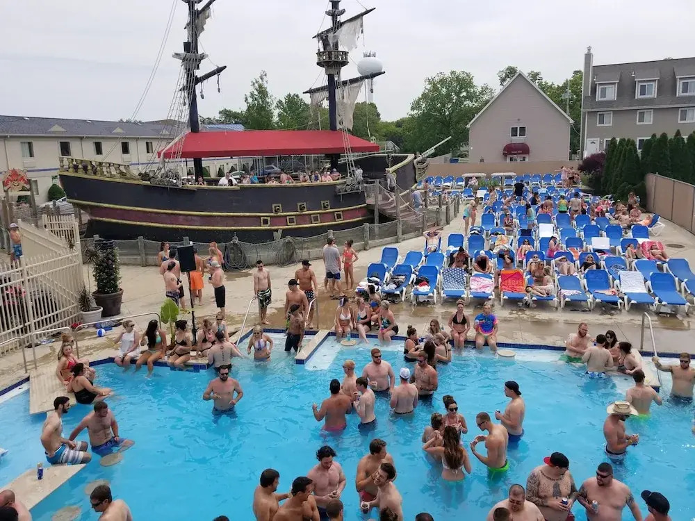 Grand Islander Hotel