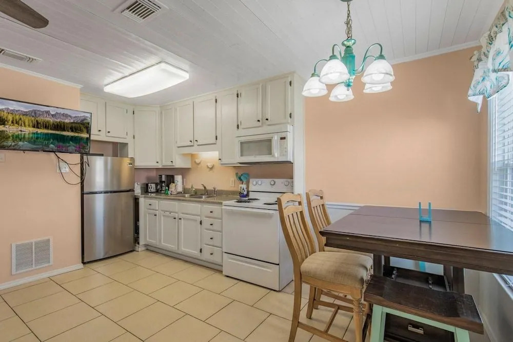 Pet Friendly Condo in Gulf Shores Outdoor Pool