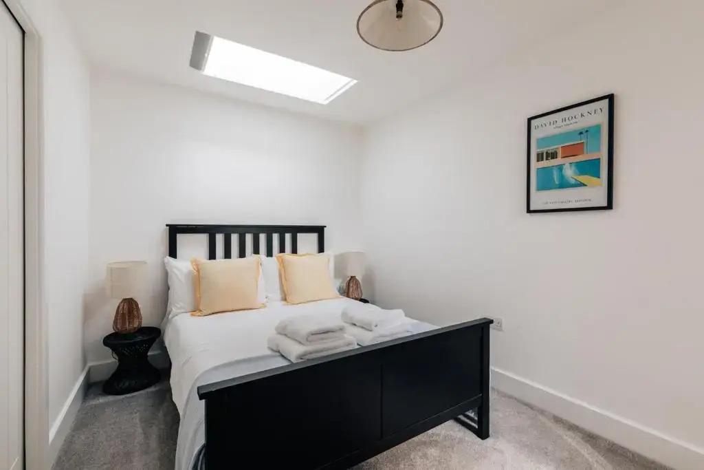 Redland Stay In Bespoke Home 2 of 2