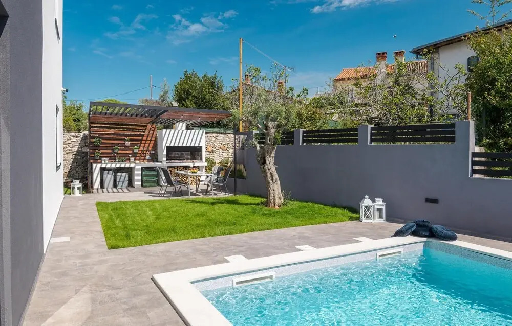 Amazing Home in Krnica With 4 Bedrooms, Wifi and Outdoor Swimming Pool