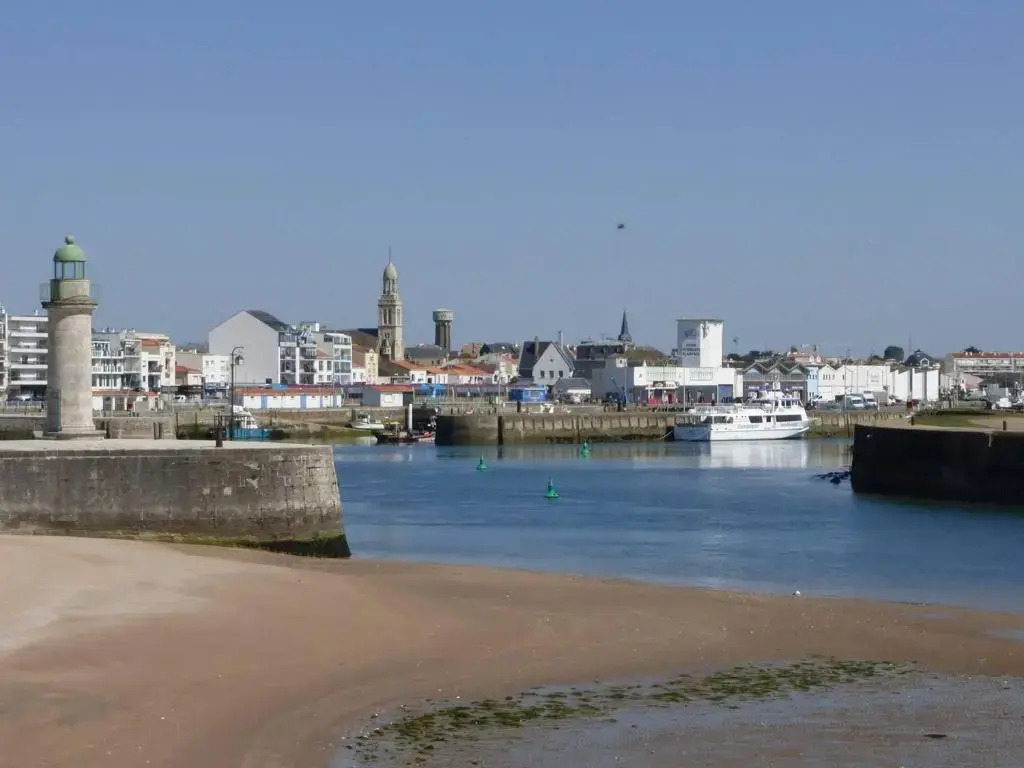 Maison calme proche centre-ville, 3 chambres, jardin, 1,2 km de la plage - Saint-Gilles-Croix-de-Vie - FR-1-224-338