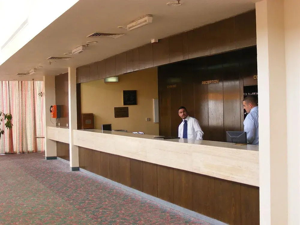 Seven Arches Hotel