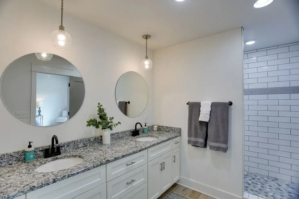 Modern Luxury Retreat: Walk to Tims Ford Lake!
