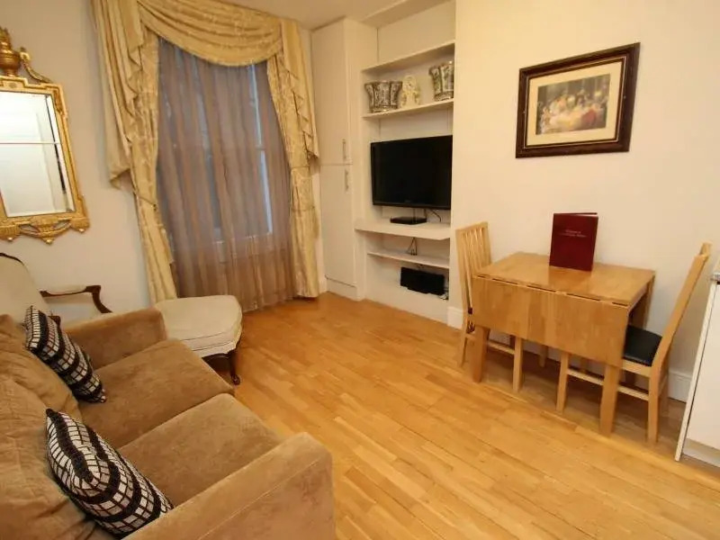 Minc Mayfair Court