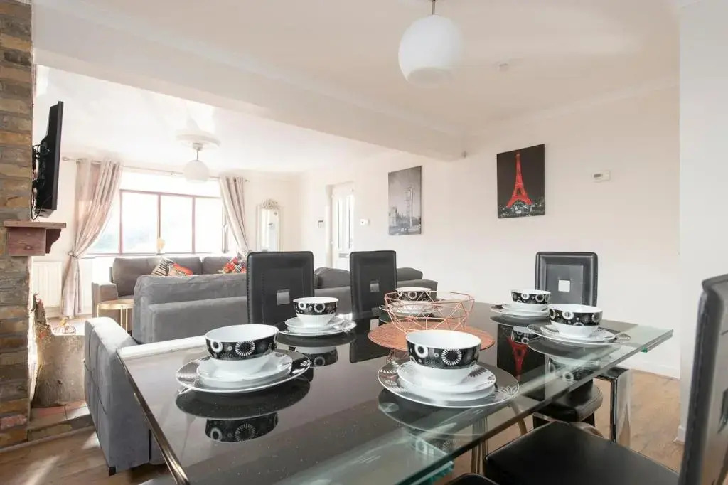 BookedUK - Bungalow House in Roydon