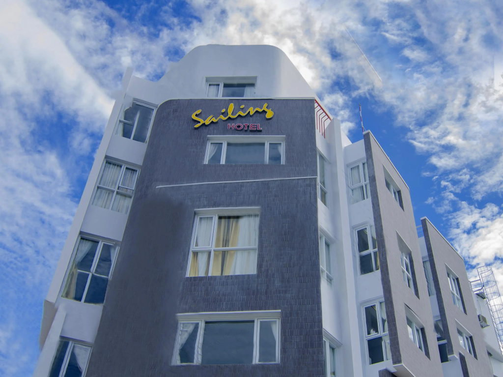 Sailing Hotel