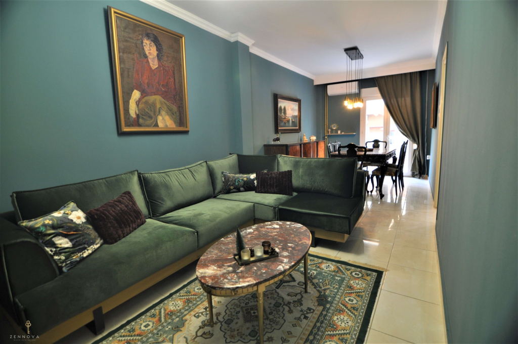 Zennova #4 Vintage City Center Apt