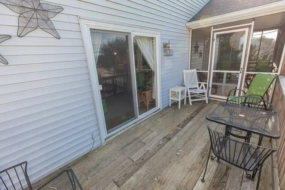 117 55.5 Street Home 2 Bedrooms 2 Bathrooms Home