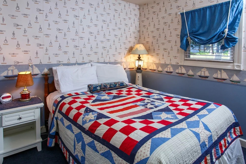 Snug Harbor Inn