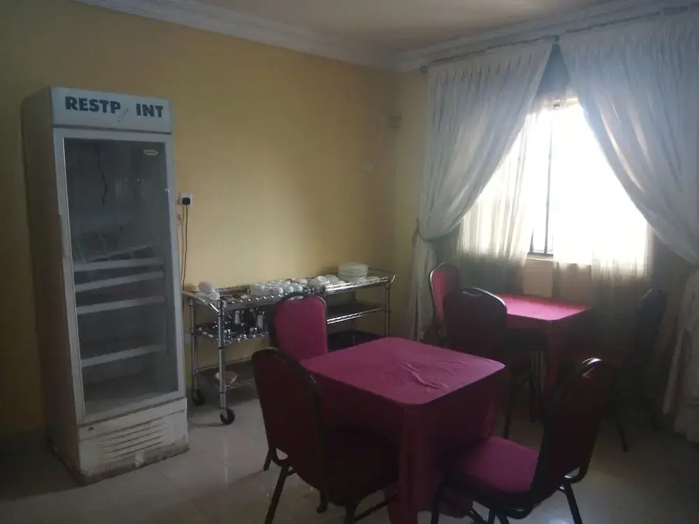 Deroma Hotels & Suites