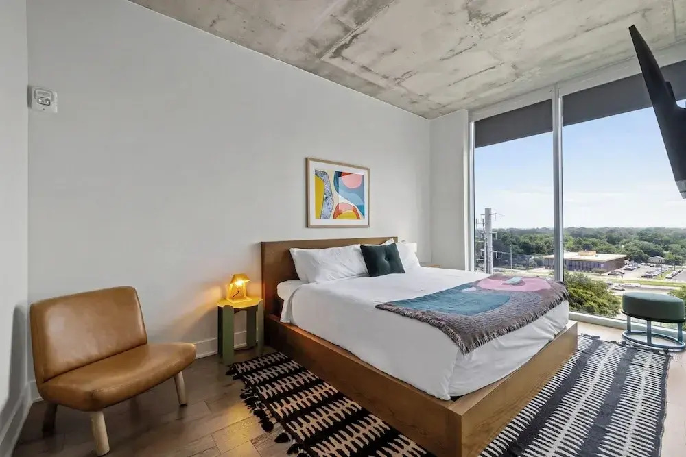 Rainey St Condo | Heated Pool | Gym | Bar | DT ATX