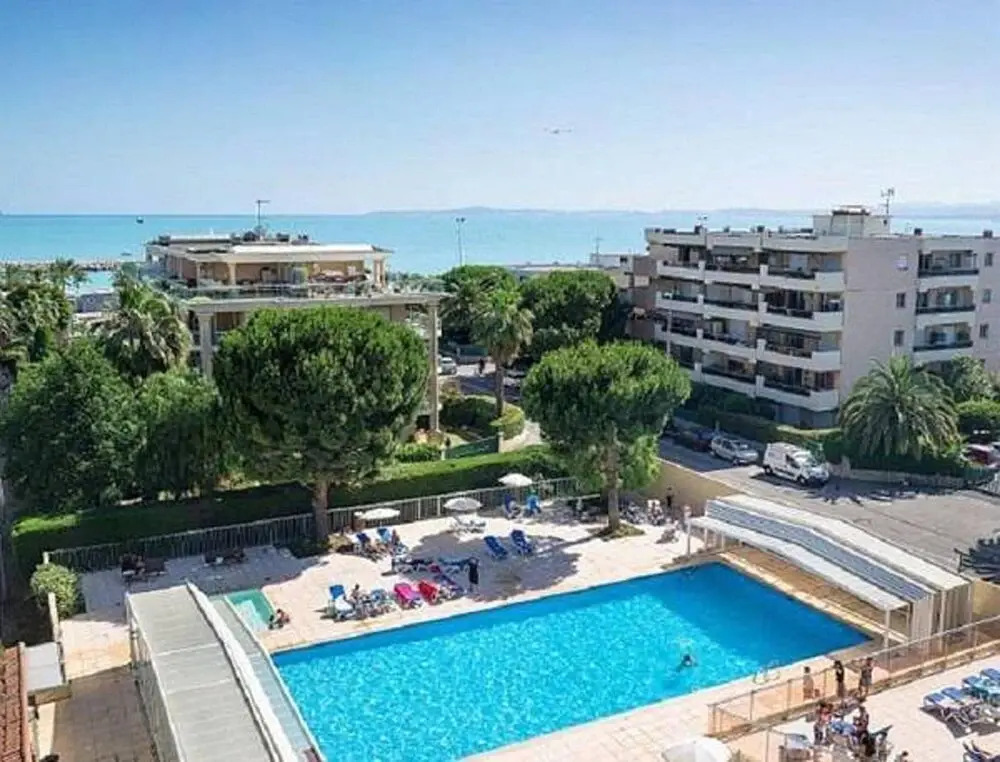 Studio in Saint-laurent-du-var, With Pool Access, Enclosed Garden and