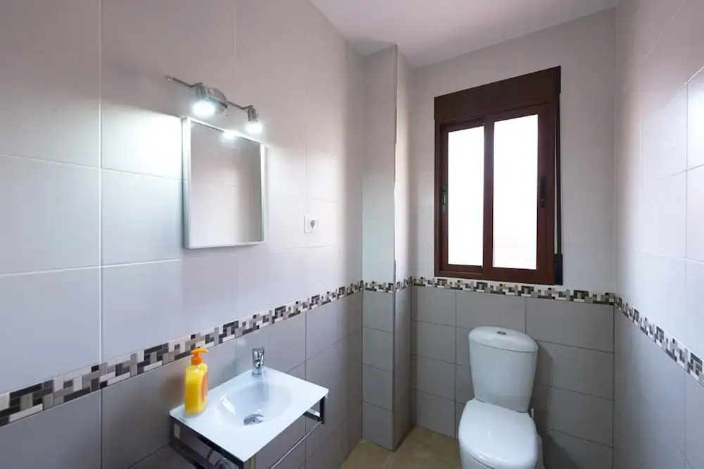 Villa - 12 Bedrooms with Pool and WiFi - 104971