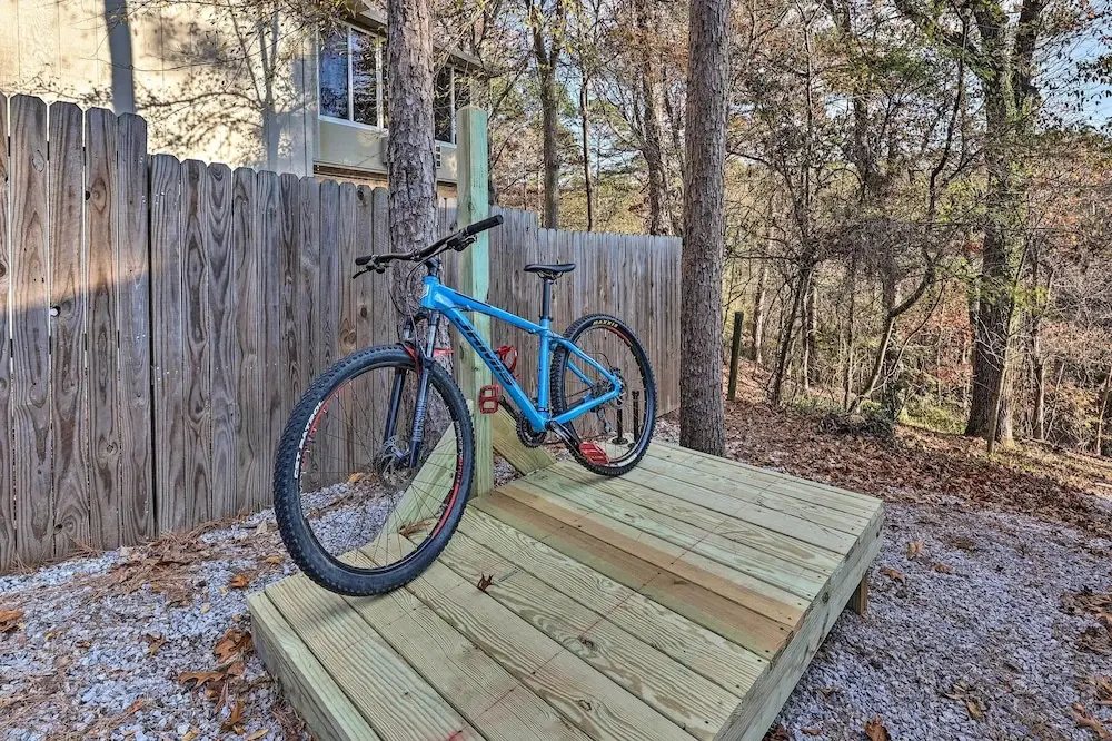 Hike, Bike & Unwind: Bella Vista Family Home!