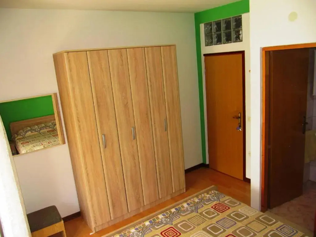 Apartmans and Rooms Dunjini Dvori