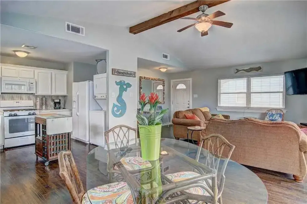 A Big Nauti 5 Bedrooms 2 Bathrooms Home