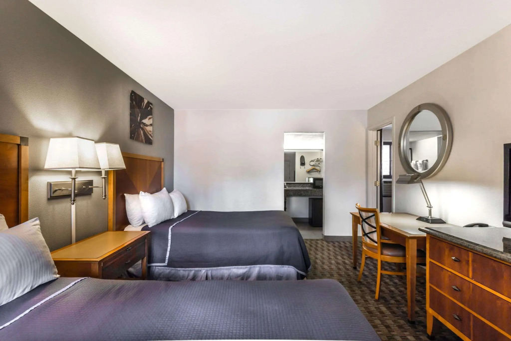 Howard Johnson Scottsdale