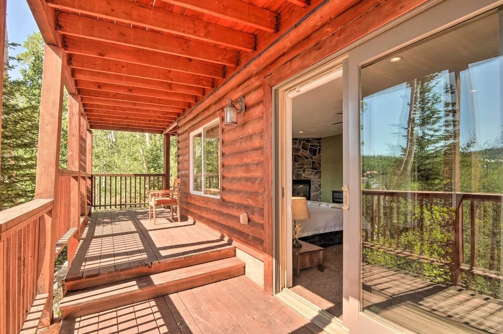 < 1 Mi to Brian Head Resort: Mtn-view Gem w/ Deck