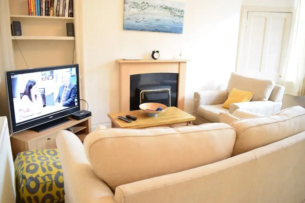 2 Bedroom Flat Near Edinburgh Coast