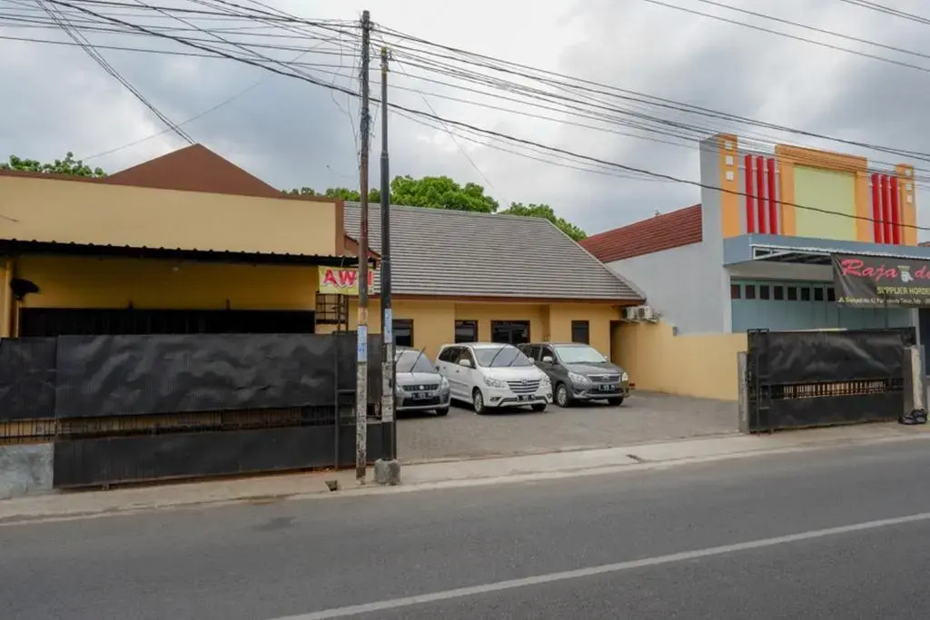 RedDoorz near Living Plaza Purwokerto