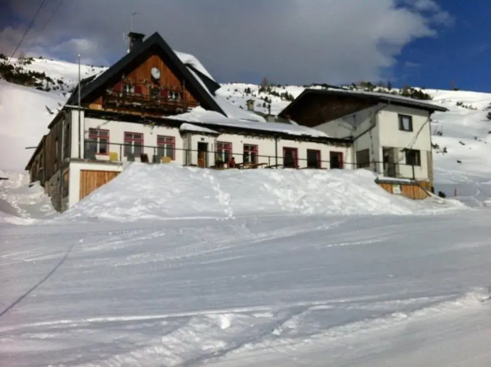 Gjaid-Alm 1739m am Dachstein-Only Accessible by Cable Car