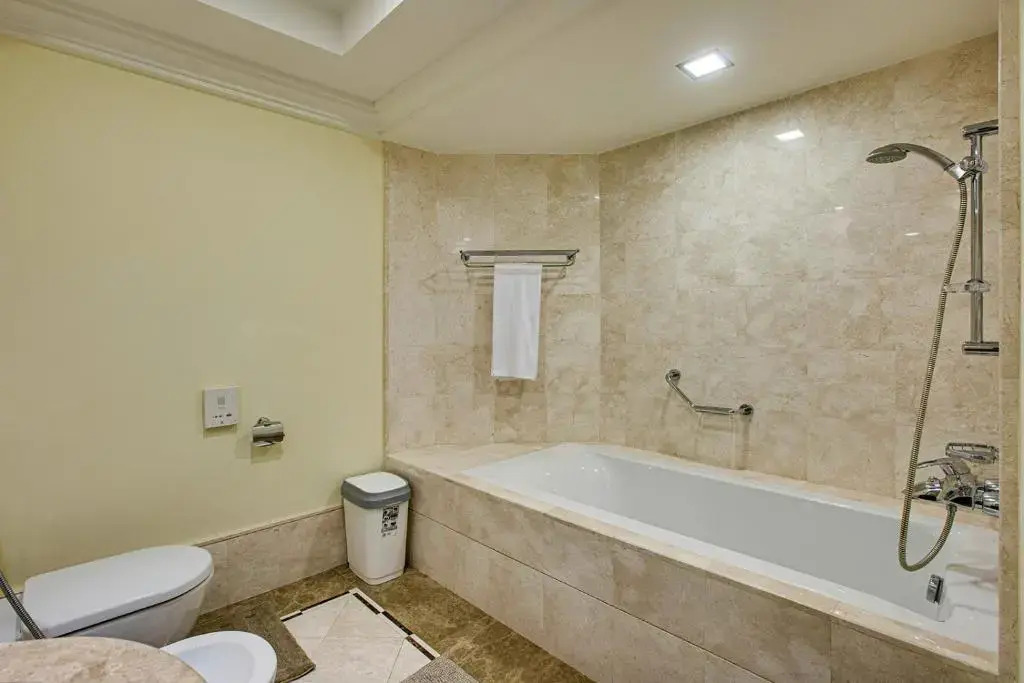 TAJ 5* Palm Jumeirah apartment with beach access