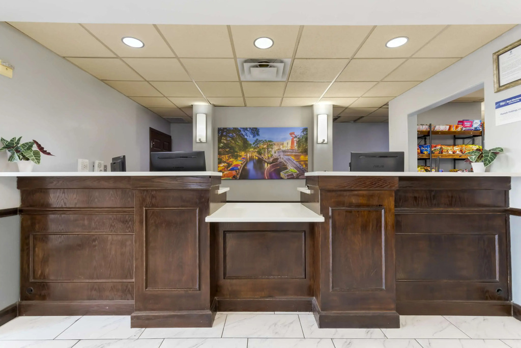 Best Western Medical Center North Inn & Suites Near Six Flags