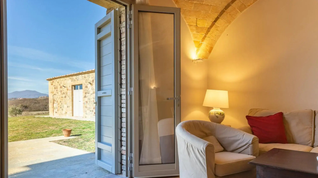 Thermal water and relaxation in Val D'Orcia-Podere La Piscina