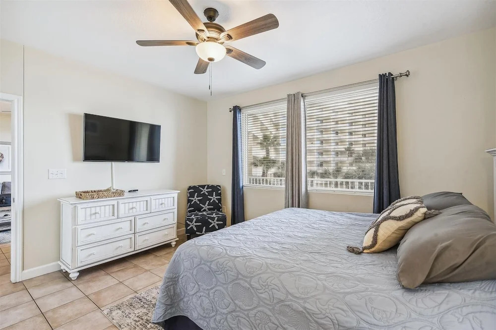 Shores of Panama 316 - 3rd Floor 1 Bedroom, Sleeps 6. Reserved Parking Space. Free Daily Fun! 1 Condo by RedAwning
